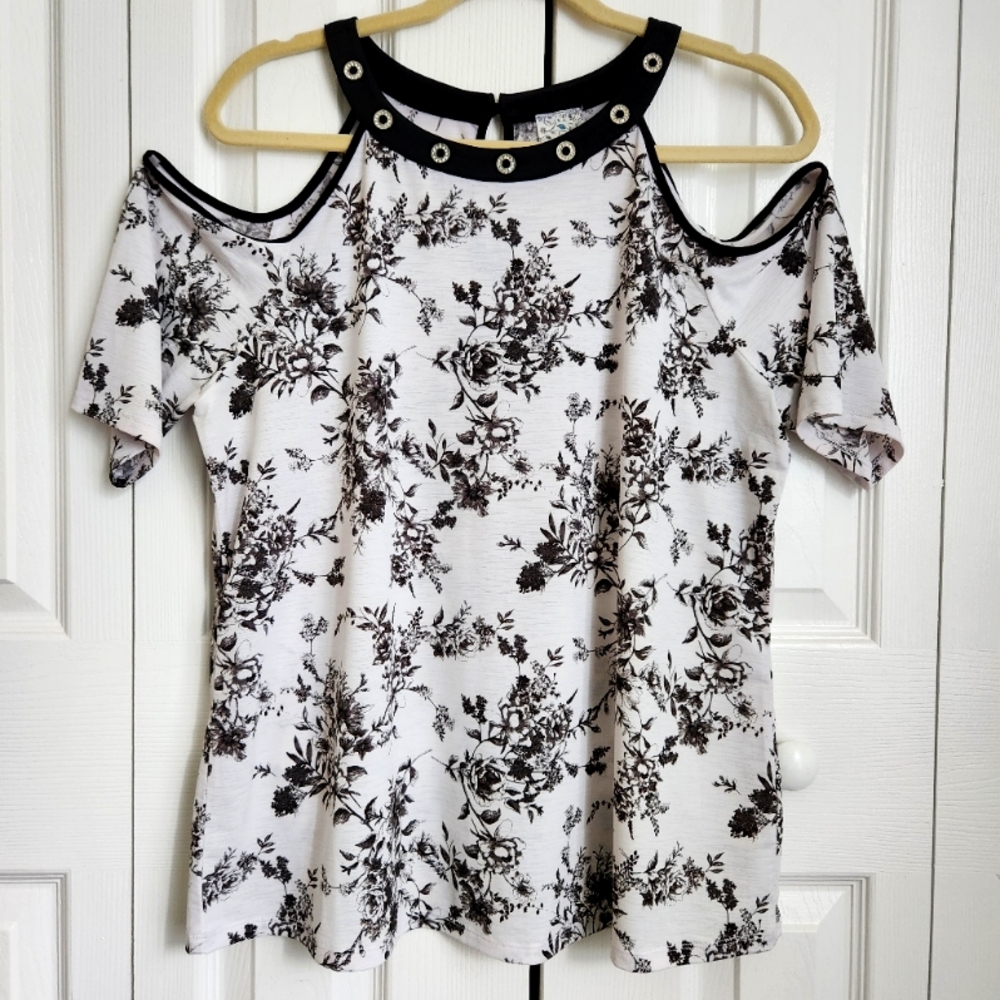 Naif L Cold-Shoulder Blouse